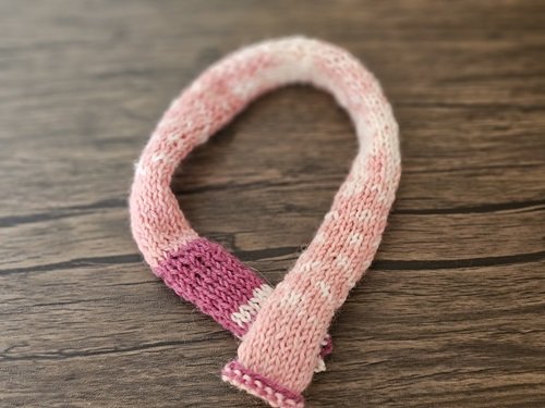 Blog-Inhaltsbild für 'Kostenlose Strickanleitung Weinflaschen Winteranzug'