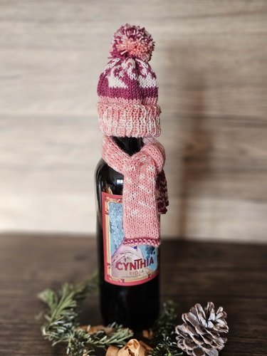 Blog-Inhaltsbild für 'Kostenlose Strickanleitung Weinflaschen Winteranzug'