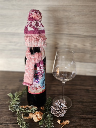 Blog-Inhaltsbild für 'Kostenlose Strickanleitung Weinflaschen Winteranzug'