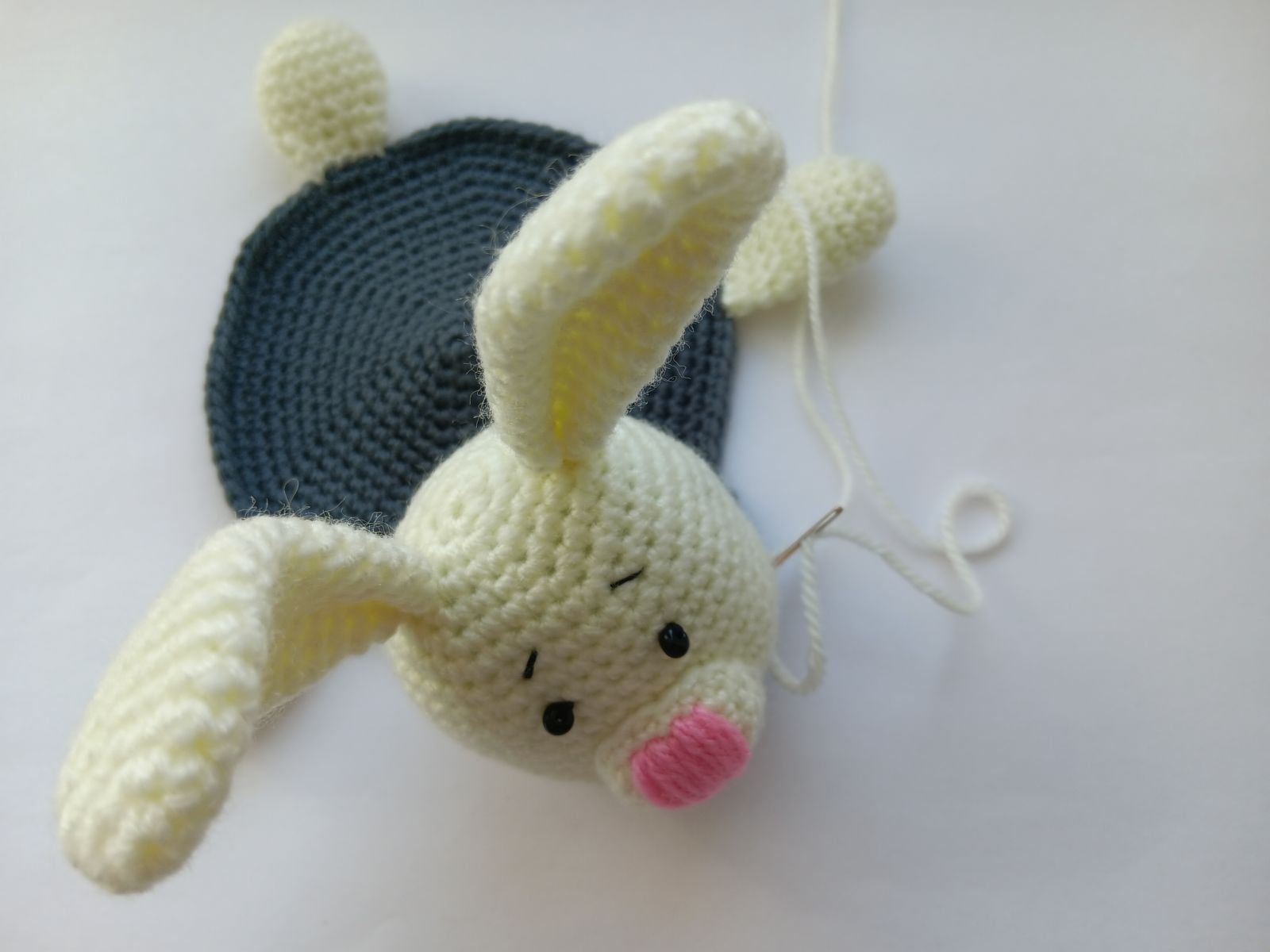 Blog-Inhaltsbild für 'Handytasche Häschen häkeln. Kostenlose Häkelanleitung'