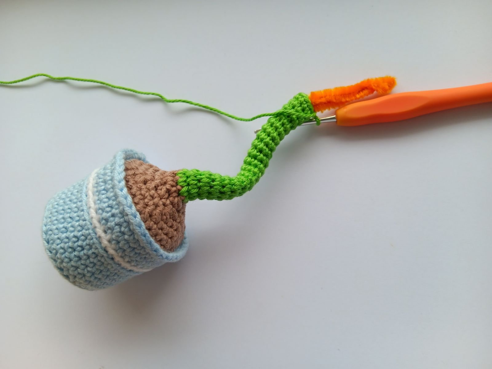 Blog-Inhaltsbild für 'Blumen häkeln. Kostenlose Häkelanleitung für Kaktus.'