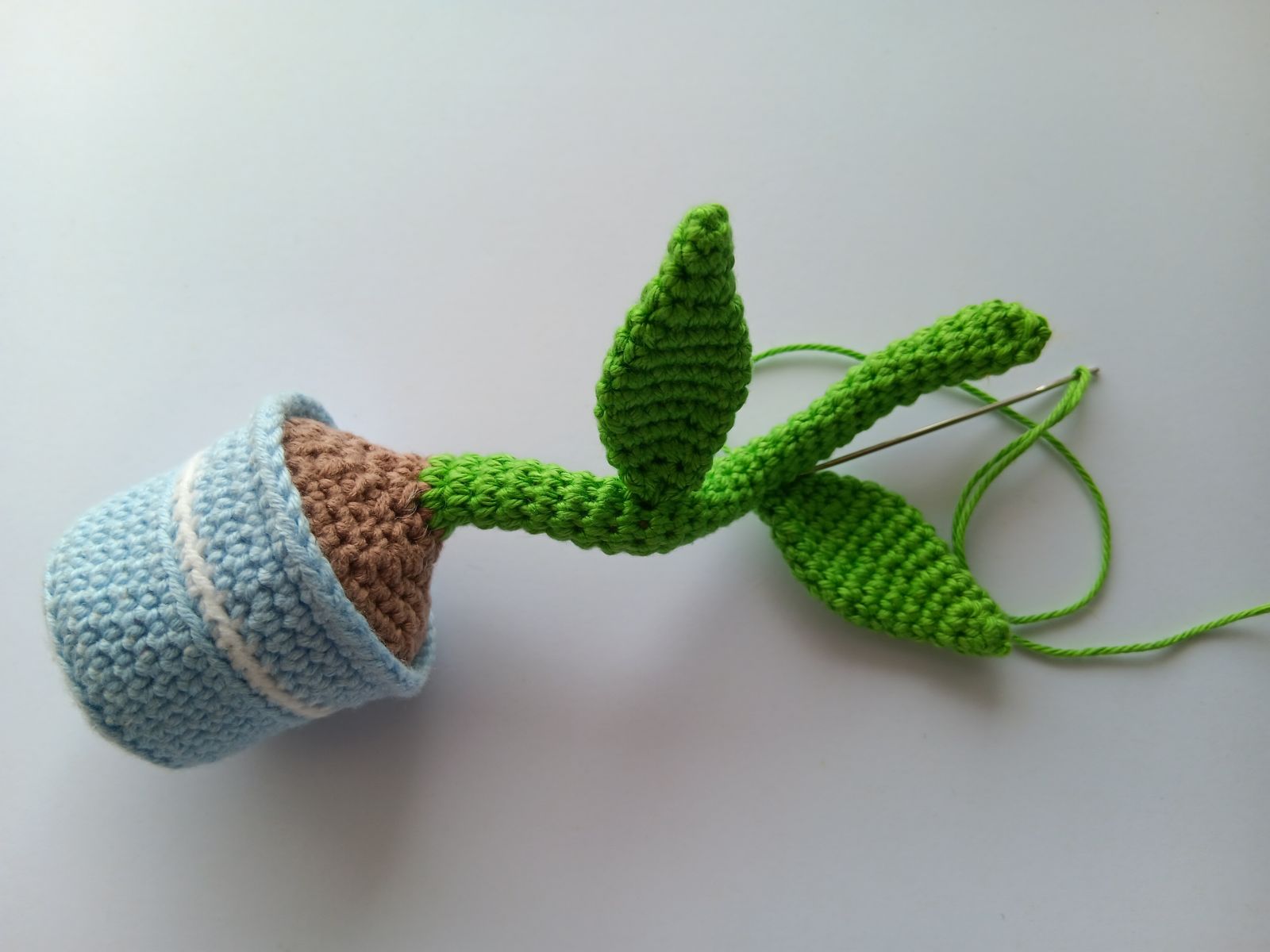 Blog-Inhaltsbild für 'Blumen häkeln. Kostenlose Häkelanleitung für Kaktus.'