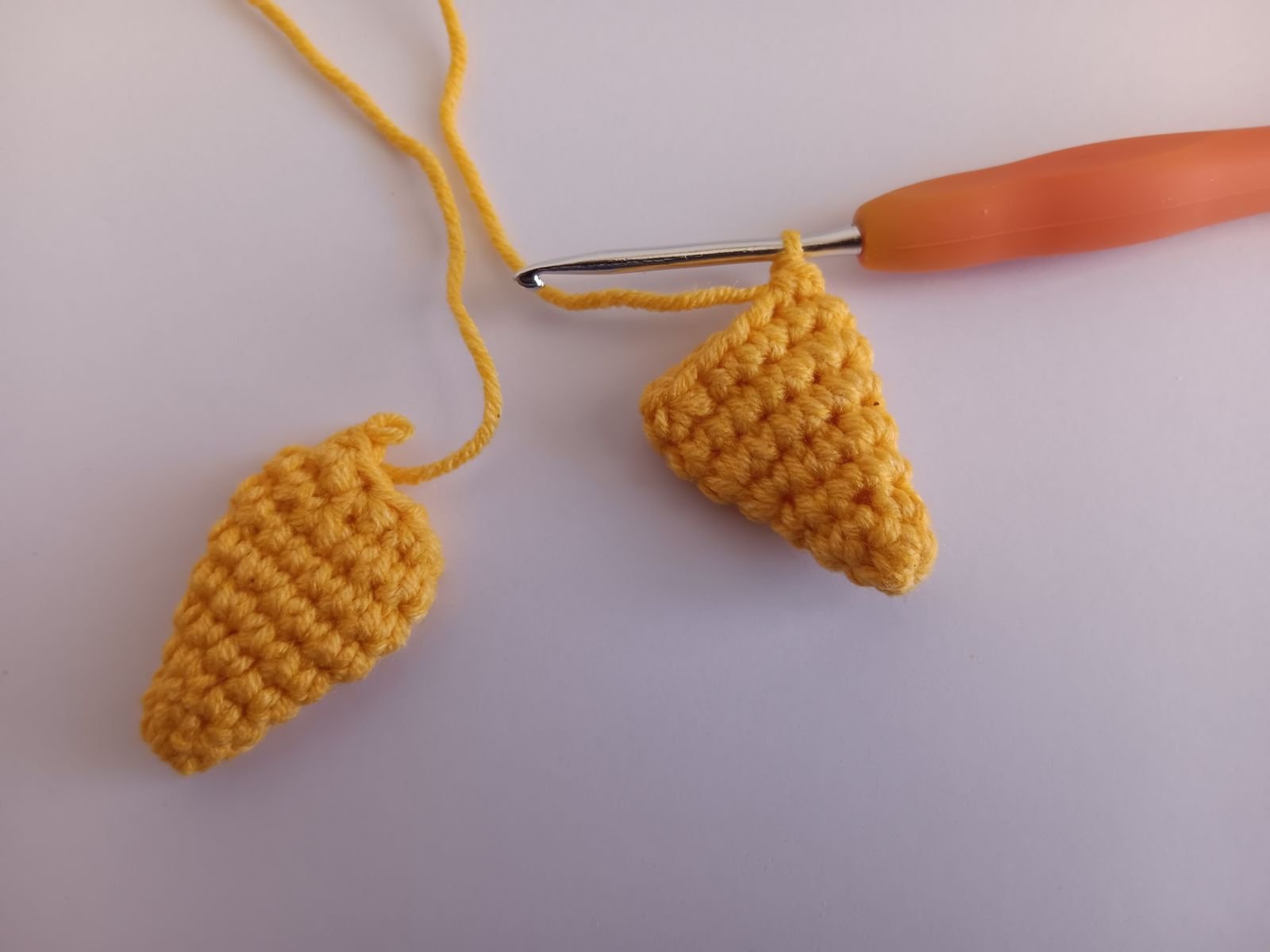 Blog-Inhaltsbild für 'Handytasche Häschen häkeln. Kostenlose Häkelanleitung'