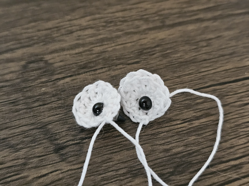 Blog-Inhaltsbild für 'Kostenlose Häkelanleitung für einen Osterhasen mit Körbchen'