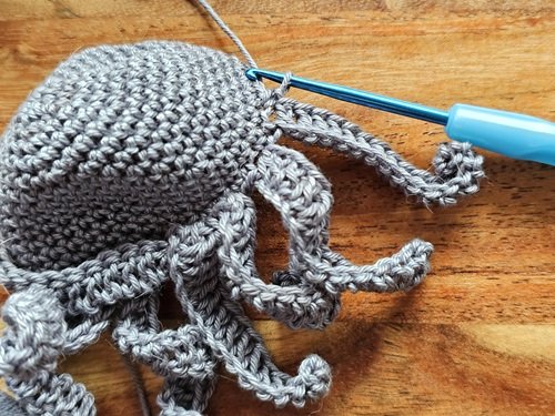 Blog-Inhaltsbild für 'Kostenlose Häkelanleitung für einen Kraken Eierwärmer'