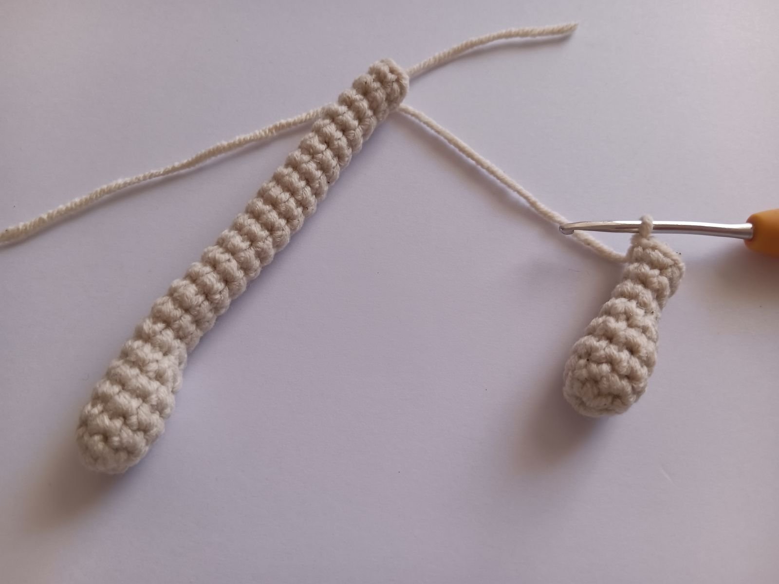 Blog-Inhaltsbild für 'Puppe häkeln. Kostenlose Häkelanleitung für Puppe mit Hasenmütze'