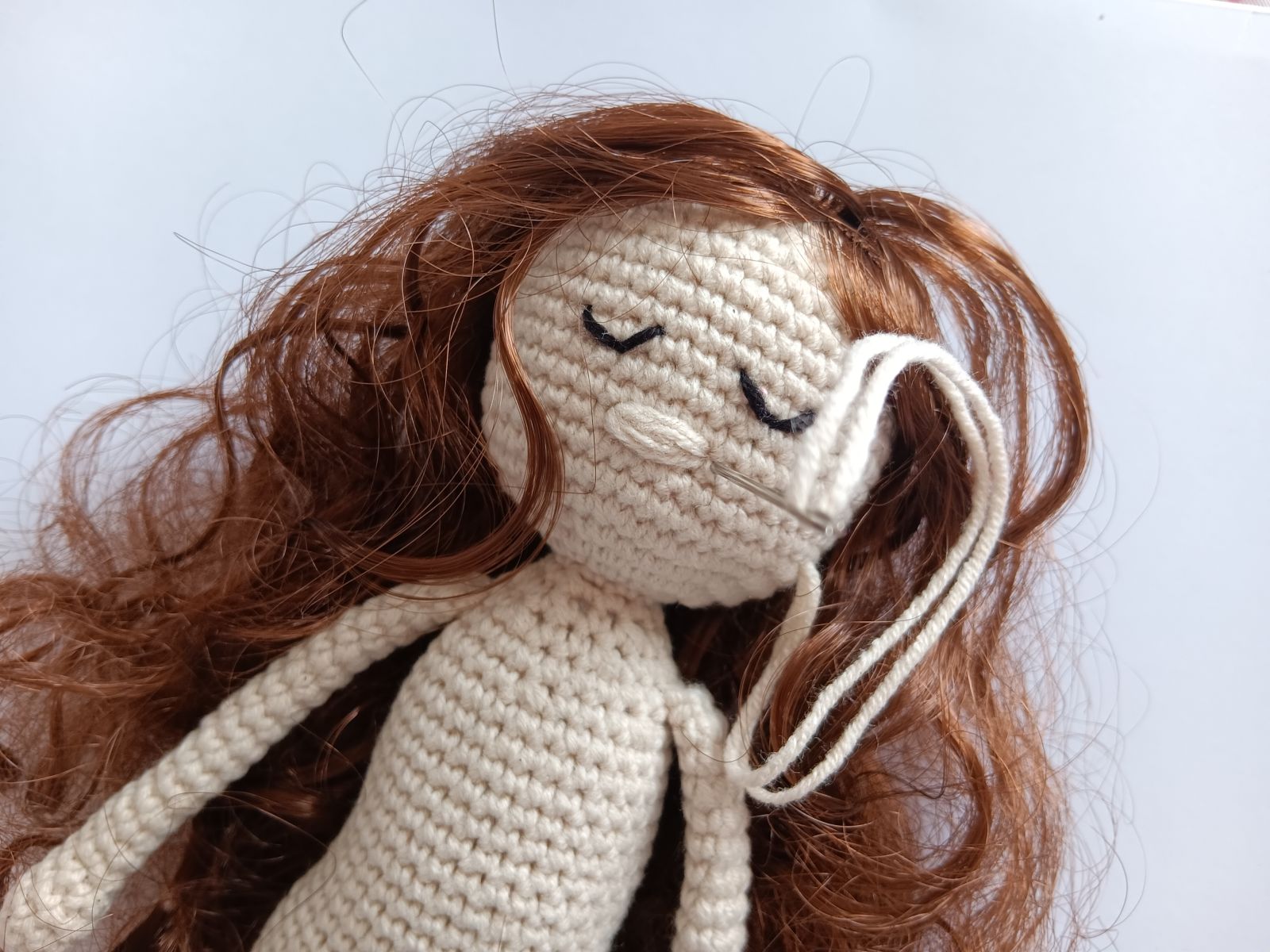 Blog-Inhaltsbild für 'Kostenlose Häkelanleitung für Puppe Coney mit Hasenmütze'