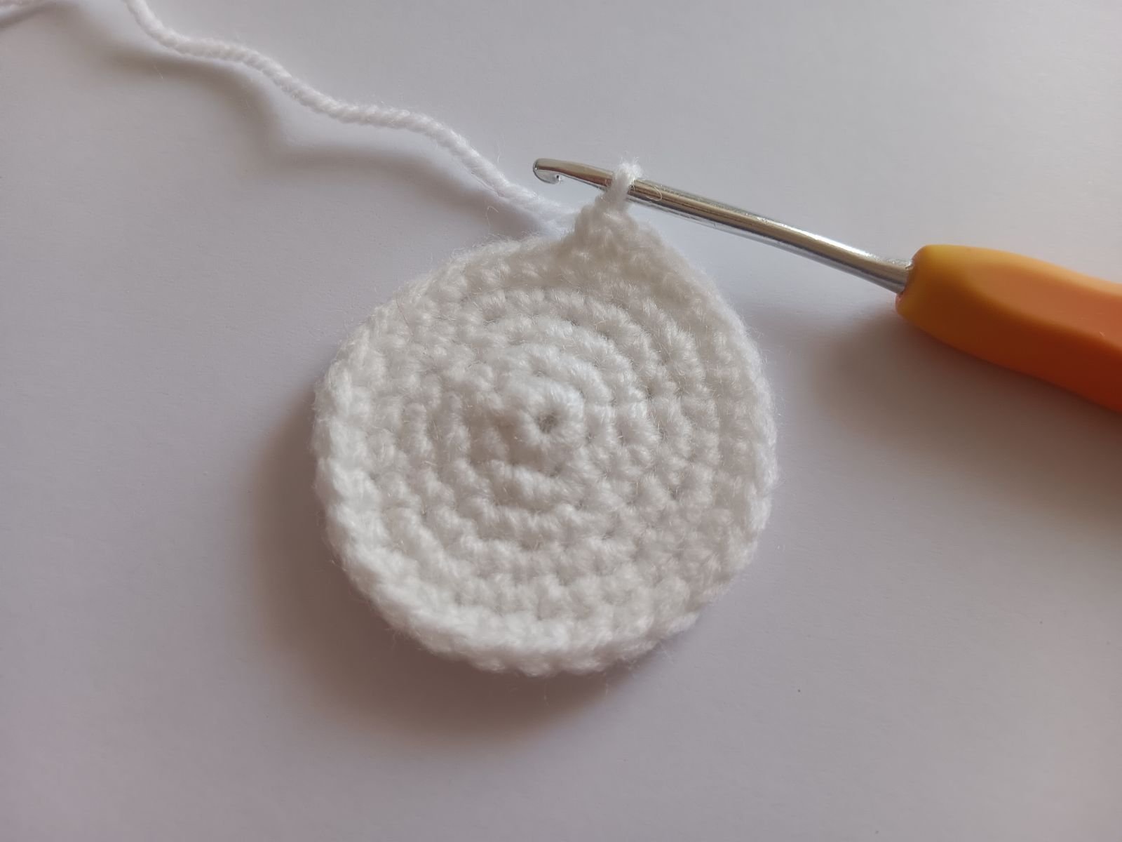 Blog-Inhaltsbild für 'Schneemann häkeln. Kostenlose Anleitung'