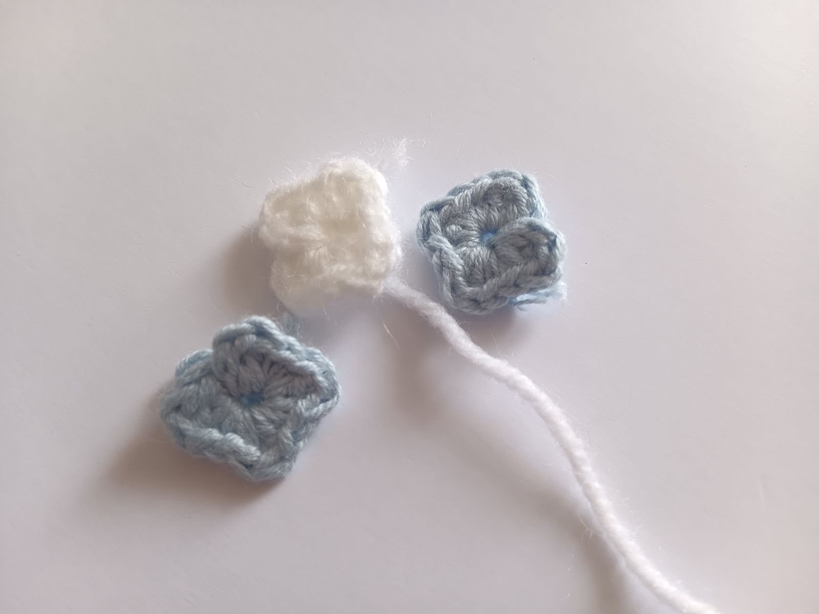 Blog-Inhaltsbild für 'So häkelst du eine Tasche: Kostenlose Anleitung für Erdbeertasche'