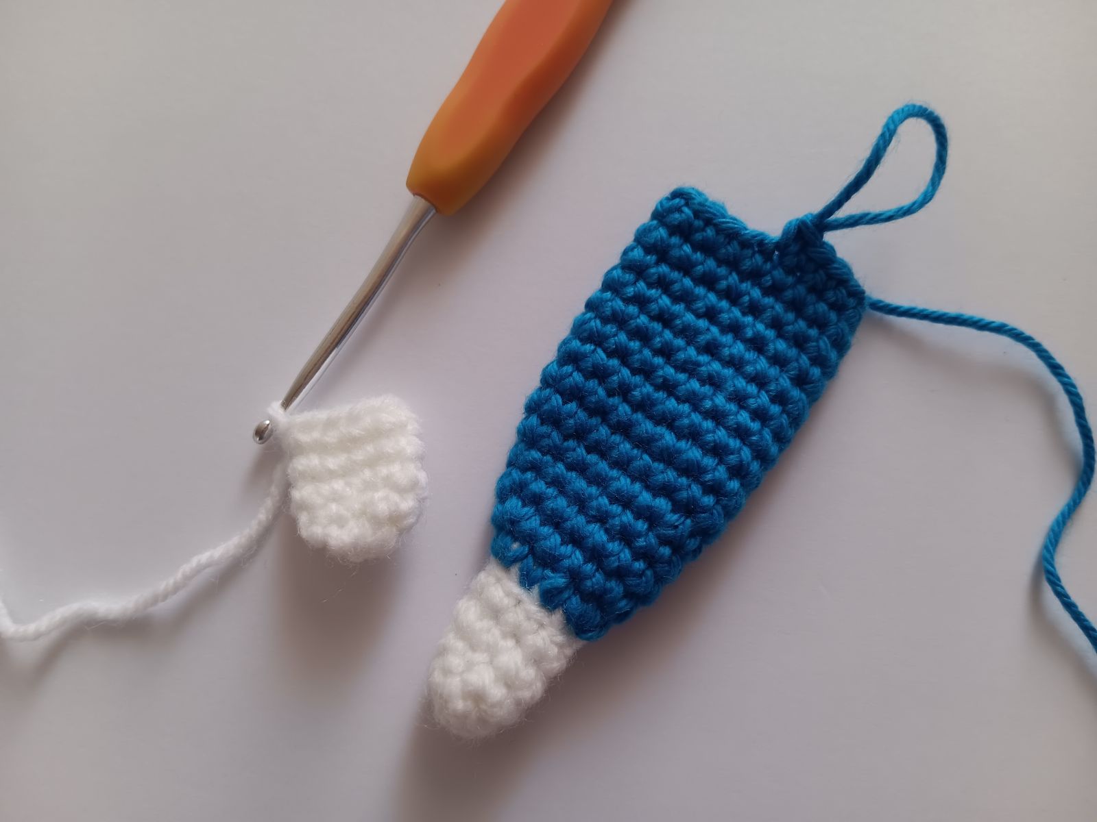 Blog-Inhaltsbild für 'Puppe häkeln. Kostenlose Häkelanleitung für Puppe mit Hasenmütze'