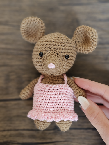 Blog-Inhaltsbild für 'Kostenlose Häkelanleitung für die Maus Mathilda'