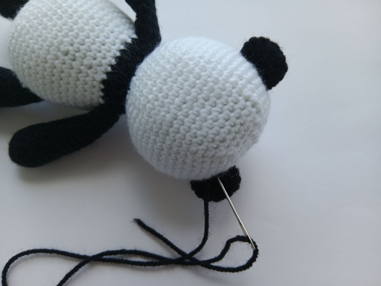 Blog-Inhaltsbild für 'Amigurumi Panda häkeln. Kostenlose Häkelanleitung'