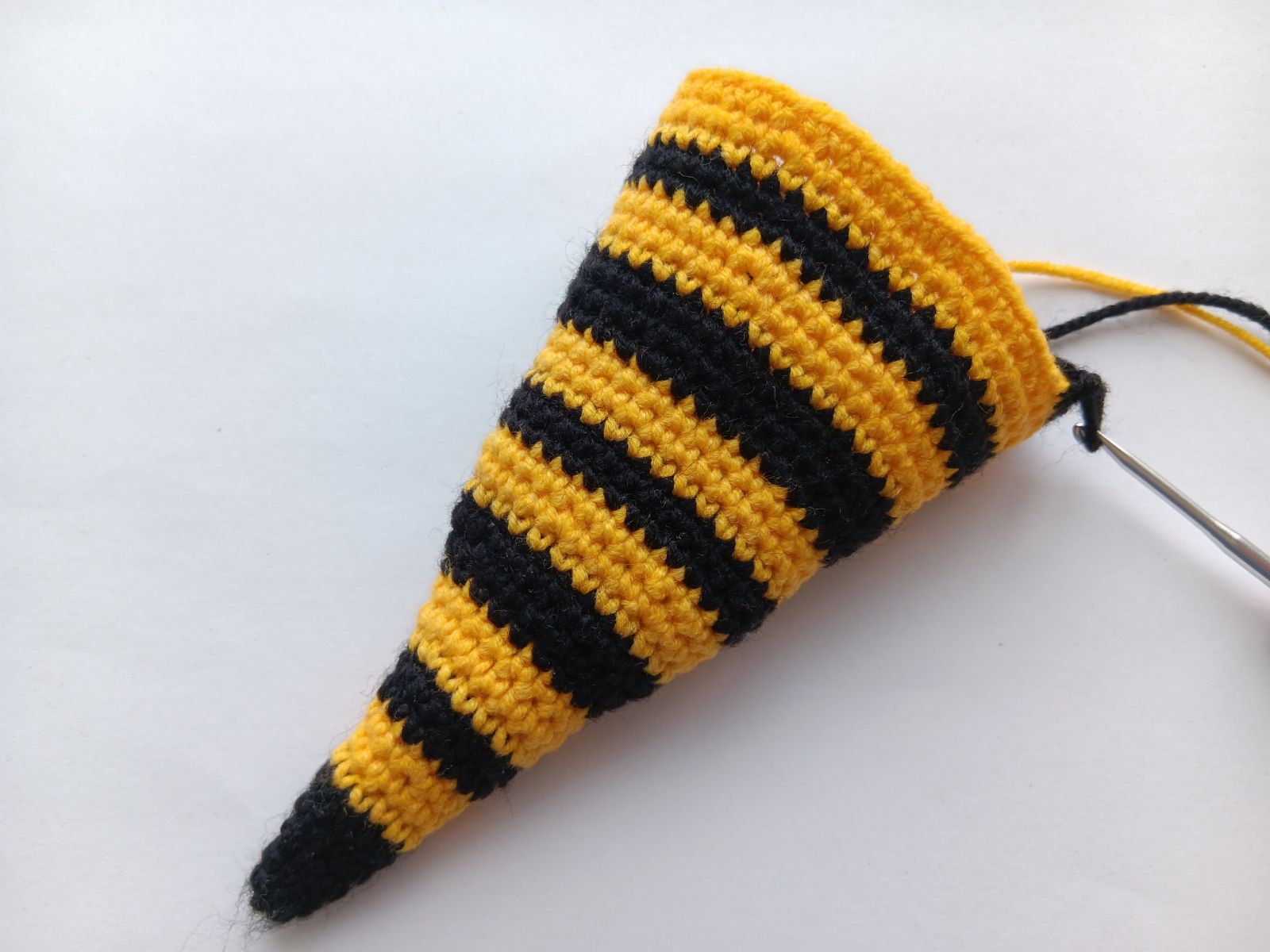 Blog-Inhaltsbild für 'Pilzpuppe häkeln. Kostenlose Häkelanleitung für Fliegenpilzpuppe'