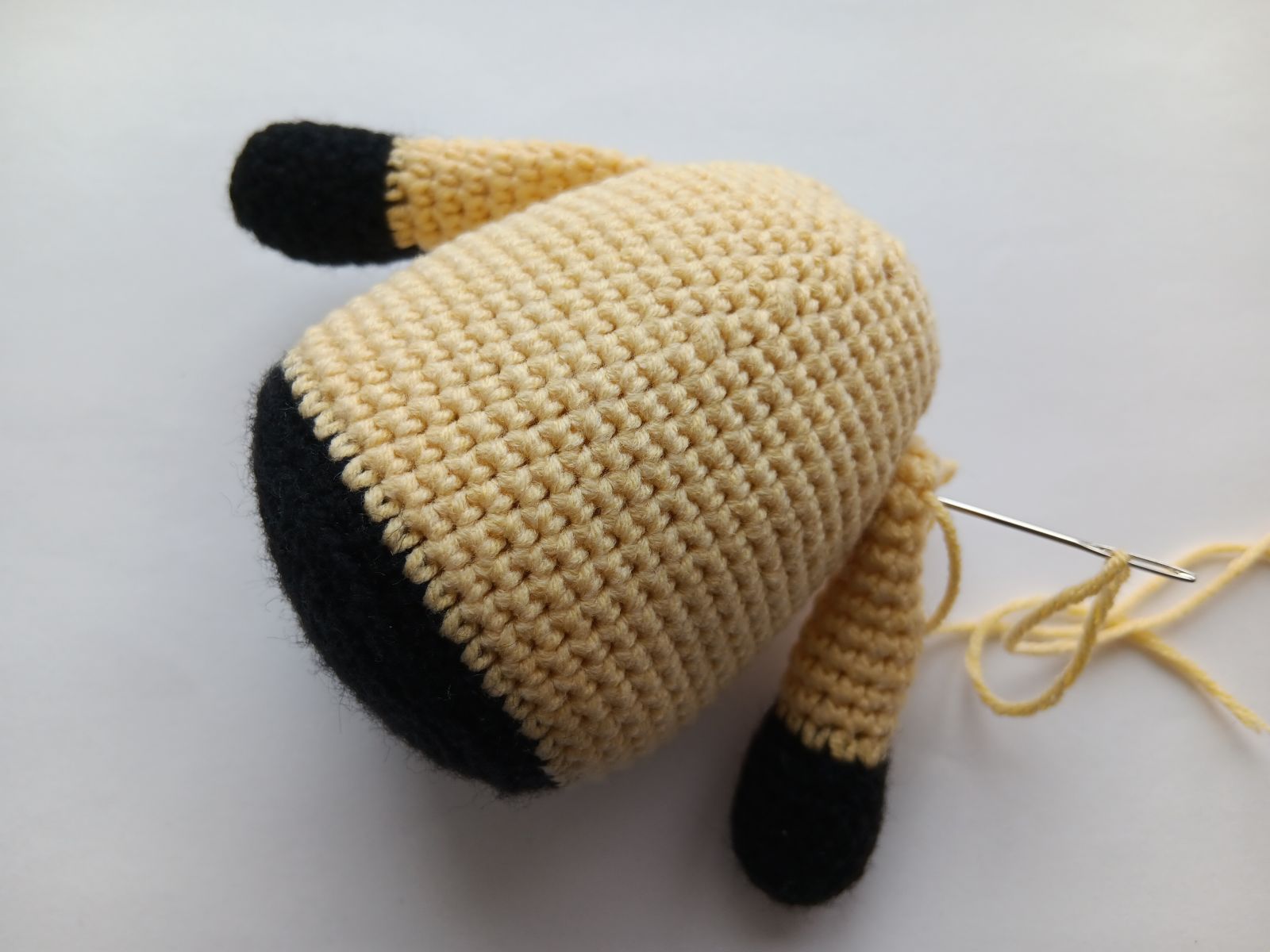 Blog-Inhaltsbild für 'Wichtel häkeln. Kostenlose Häkelanleitung für Bienenwichtel'