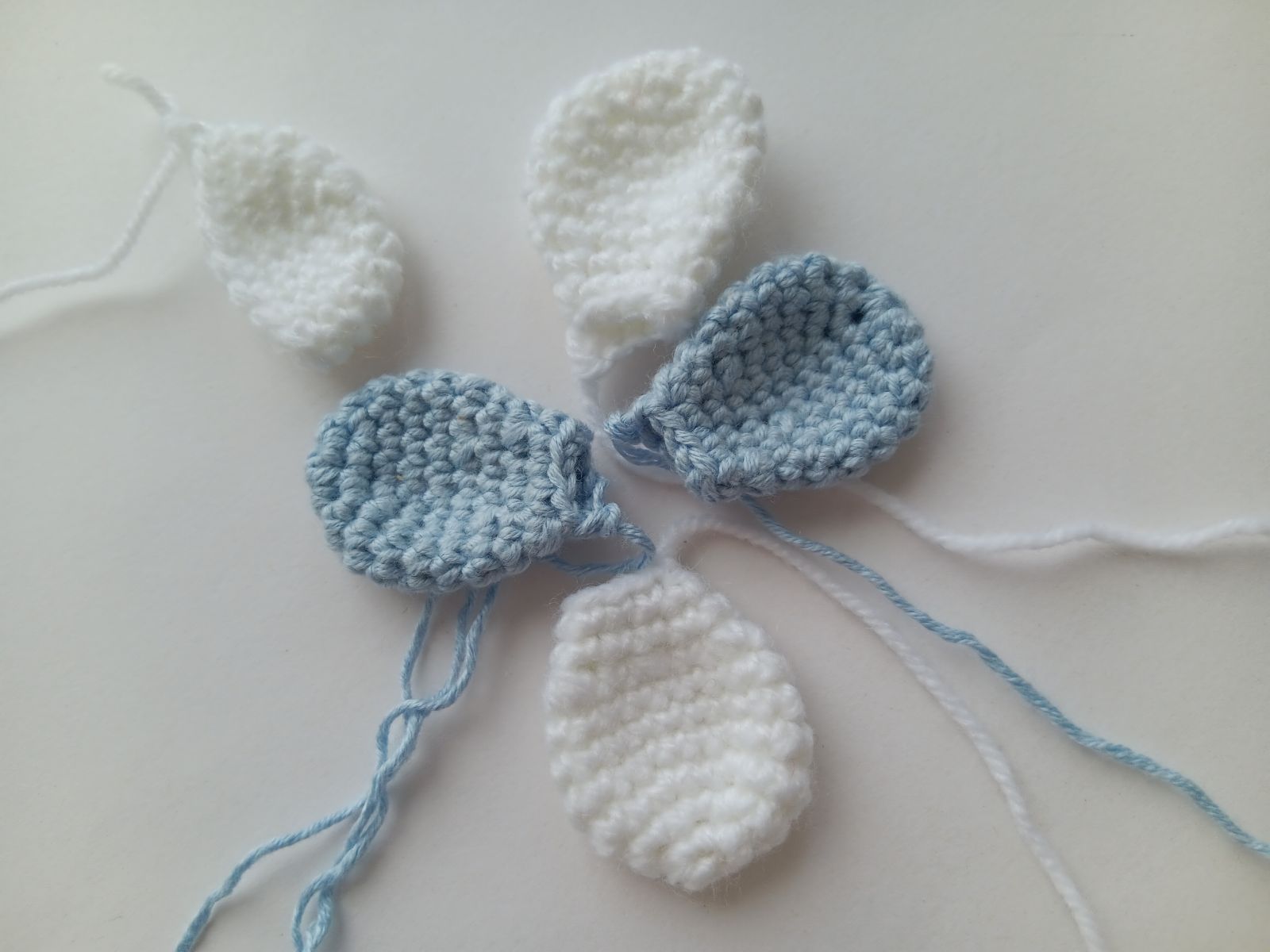 Blog-Inhaltsbild für 'Wichtel häkeln. Kostenlose Häkelanleitung für Bienenwichtel'