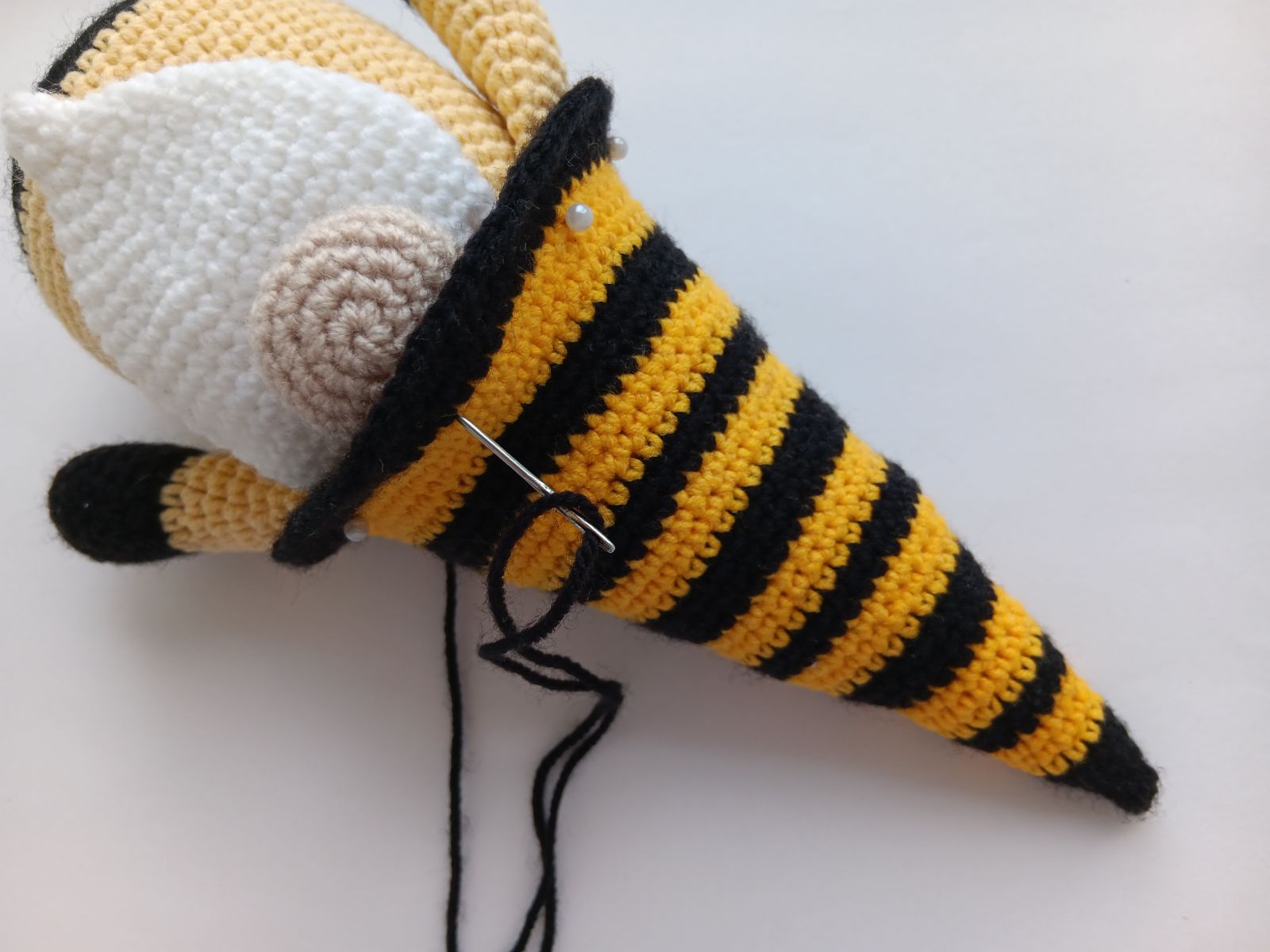 Blog-Inhaltsbild für 'Wichtel häkeln. Kostenlose Häkelanleitung für Bienenwichtel'