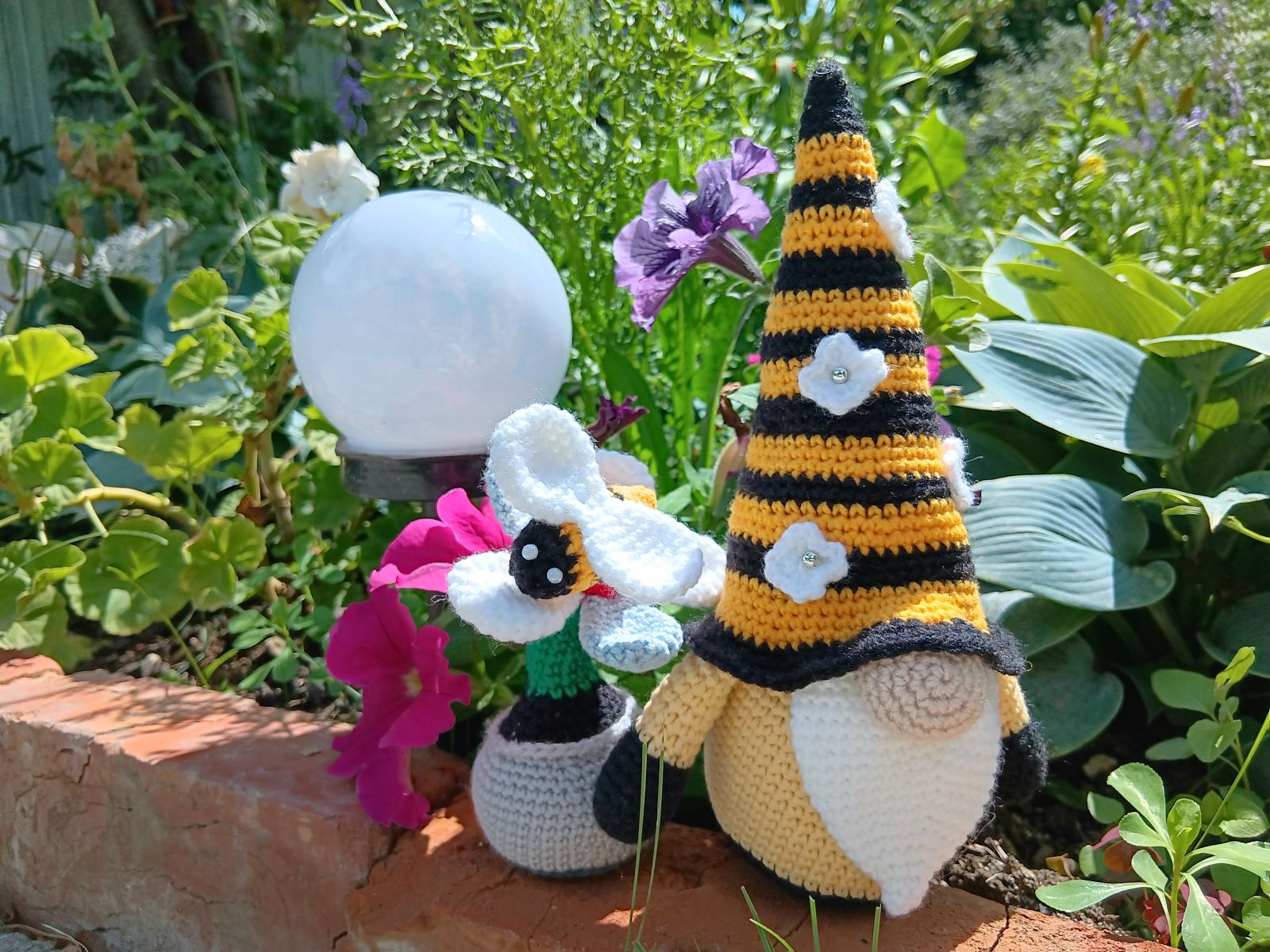 Blog-Inhaltsbild für 'Osterdeko häkeln. Kostenlose Häkelanleitung für Hasenwichtel'