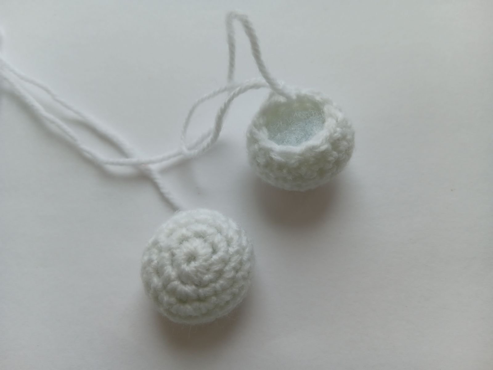 Blog-Inhaltsbild für 'Pilzpuppe häkeln. Kostenlose Häkelanleitung für Fliegenpilzpuppe'