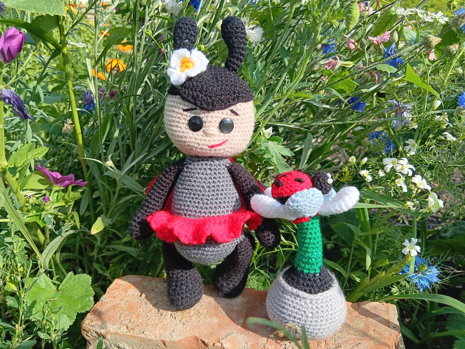 Blog-Inhaltsbild für 'Osterdeko häkeln. Kostenlose Häkelanleitung für Hasenwichtel'