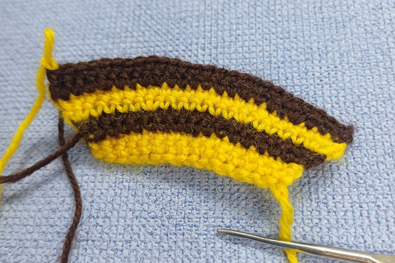 Blog content image for 'Bee dress for a small doll'