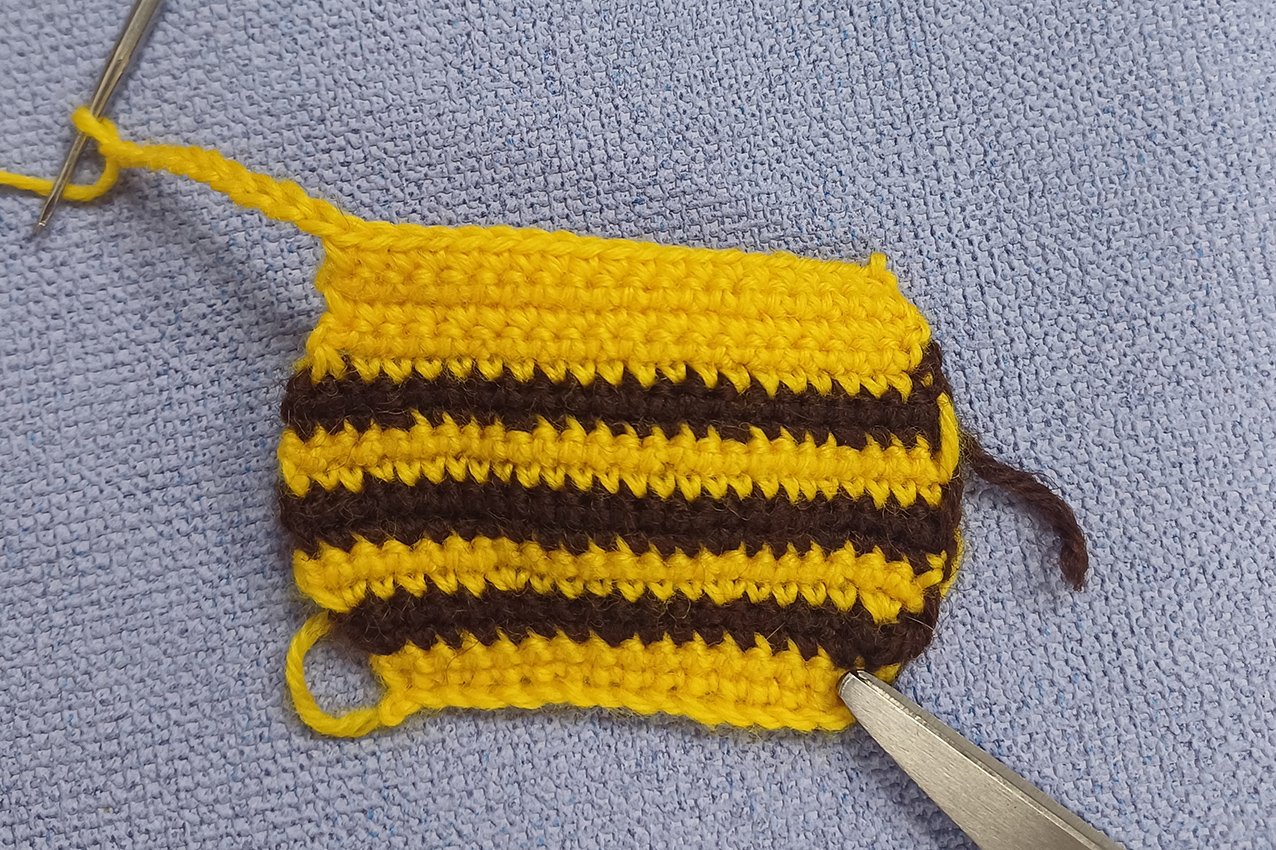 Blog content image for 'Bee dress for a small doll'