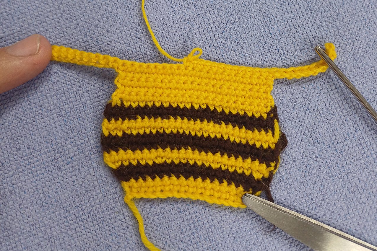 Blog content image for 'Bee dress for a small doll'