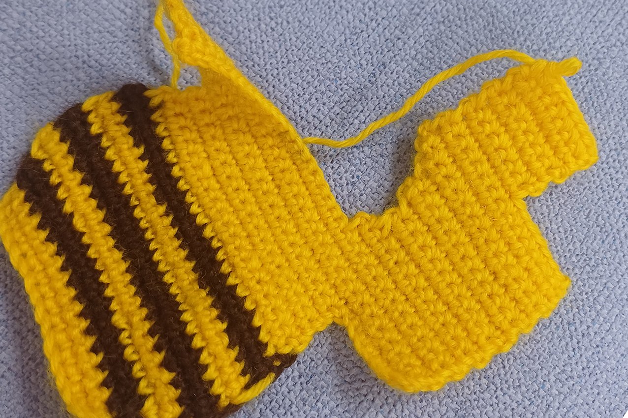 Blog content image for 'Bee dress for a small doll'