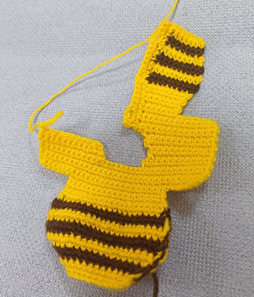 Blog content image for 'Bee dress for a small doll'