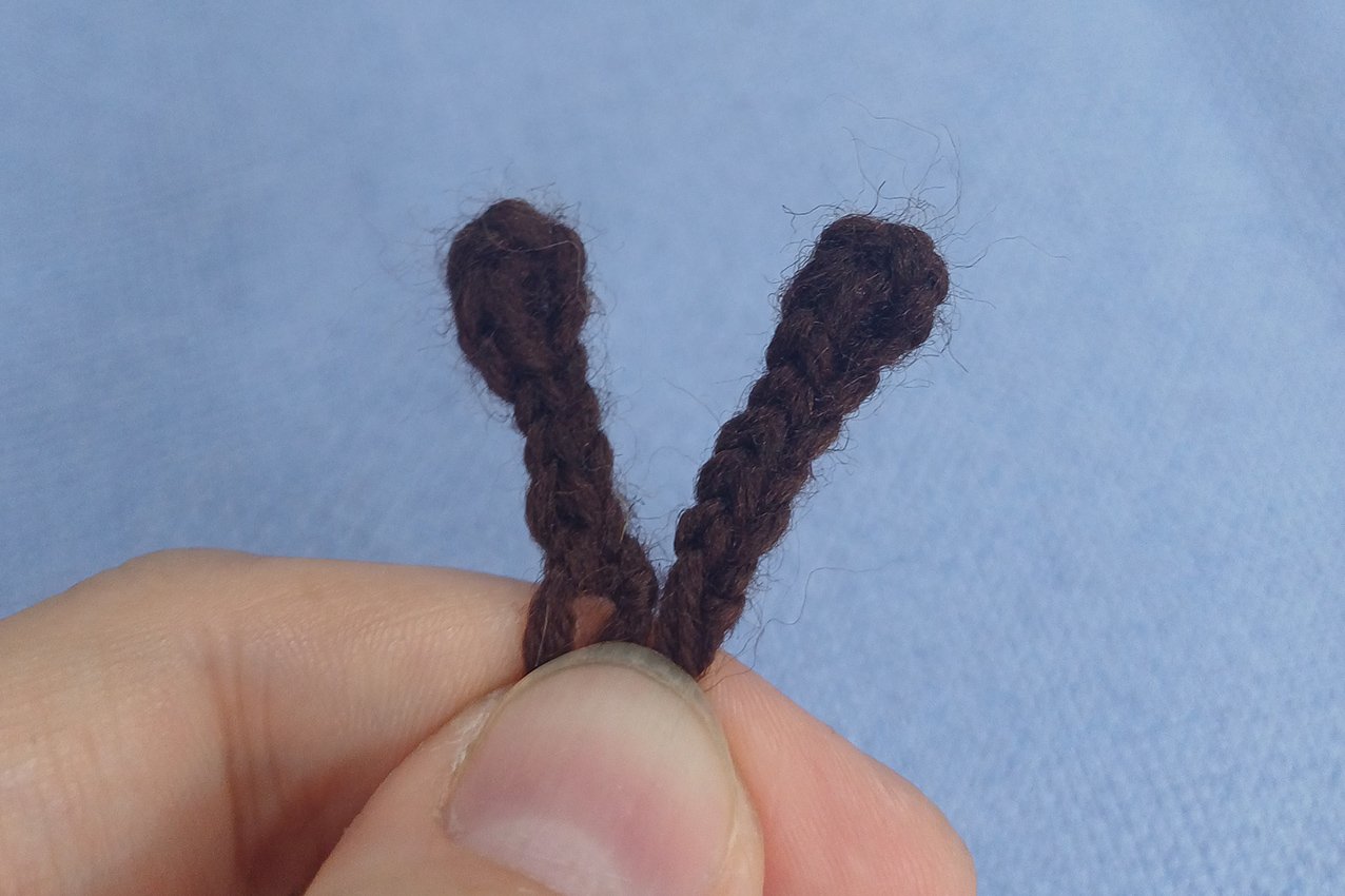 Blog content image for 'Bee dress for a small doll'