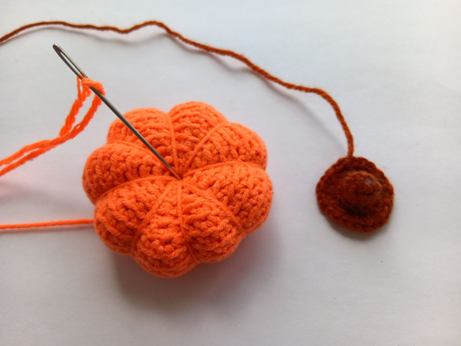 Blog-Inhaltsbild für 'Gemüse und Früchte häkeln. Kostenlose Häkelanleitung'