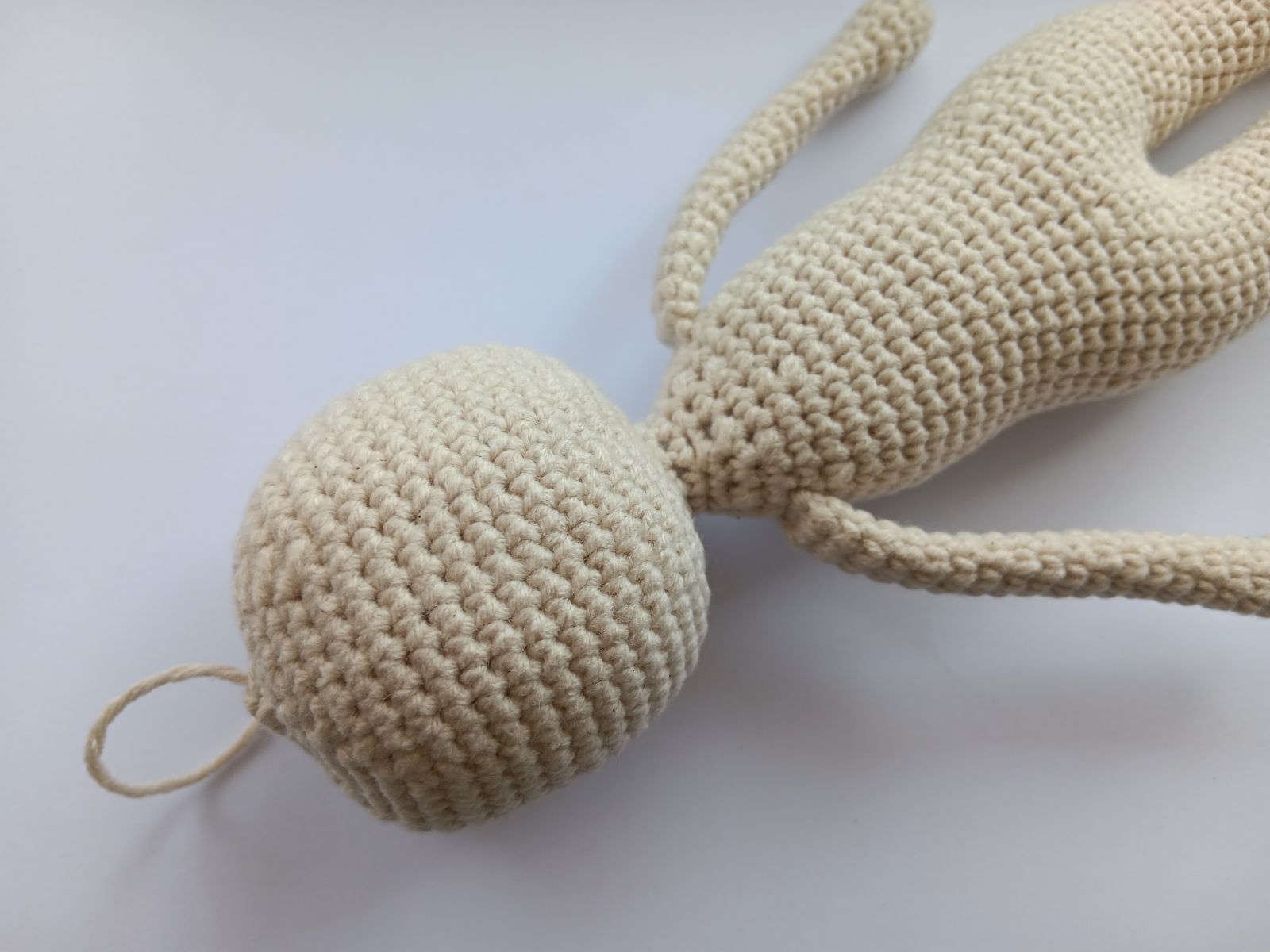 Blog-Inhaltsbild für 'Puppe häkeln. Kostenlose Häkelanleitung für Puppe mit Hasenmütze'