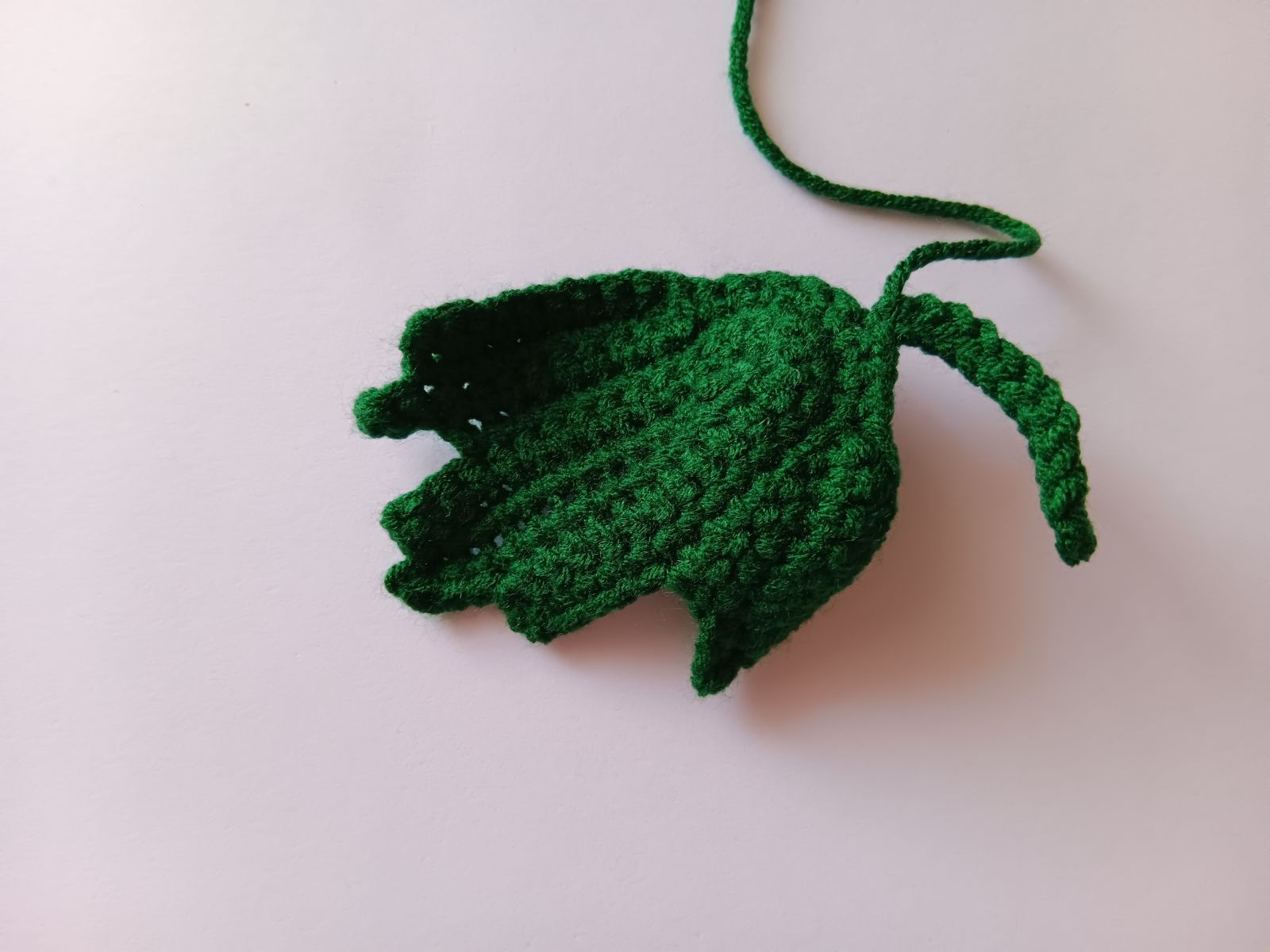 Blog-Inhaltsbild für 'Häkelanleitung für Blume und Blättchen'