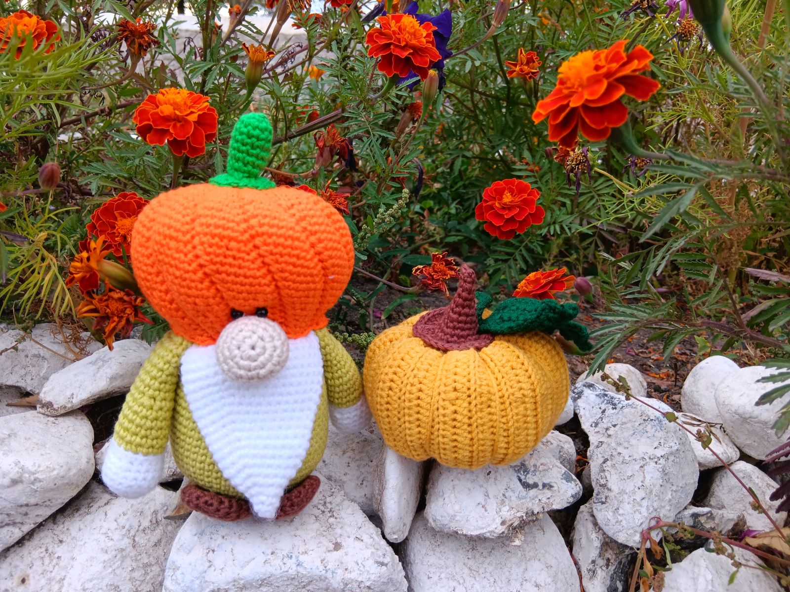 Blog-Inhaltsbild für 'Herbstdeko häkeln. Kostenlose Anleitung für Wichtel mit Kürbis'