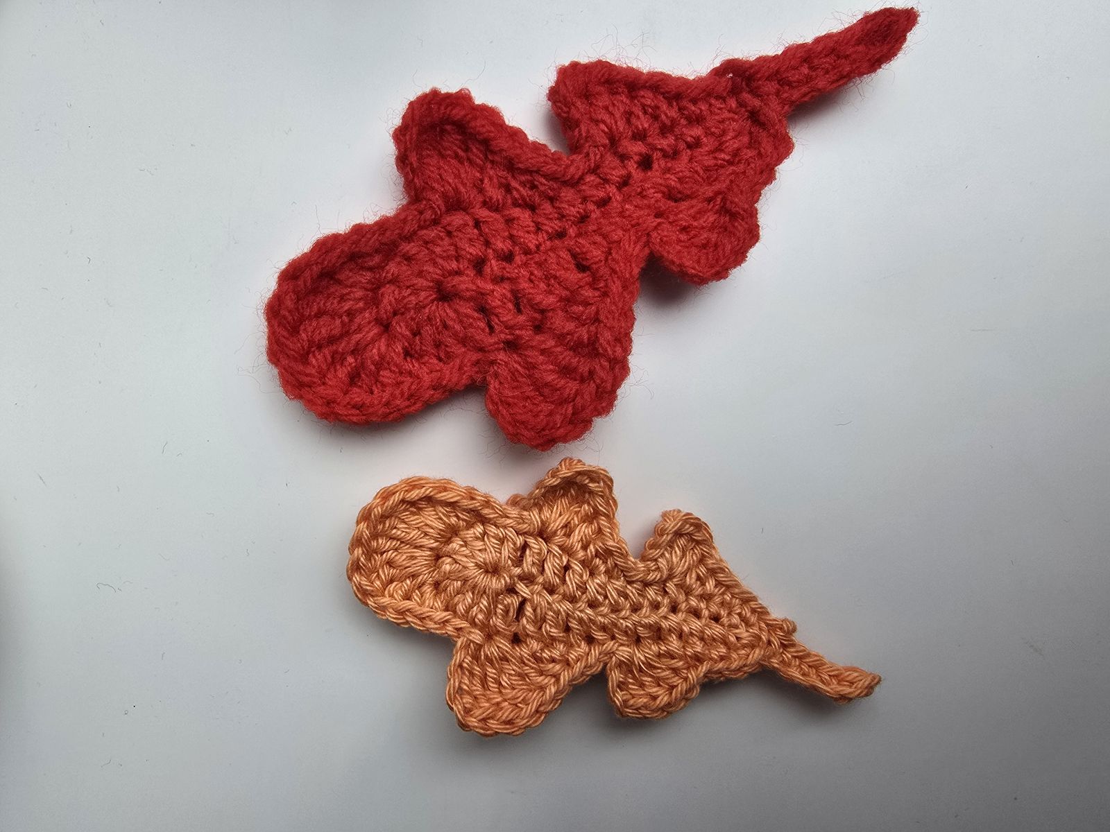 Blog-Inhaltsbild für 'kostenlose Anleitung für Herbstblätter - schnelles Häkelprojekt für zwischendurch'