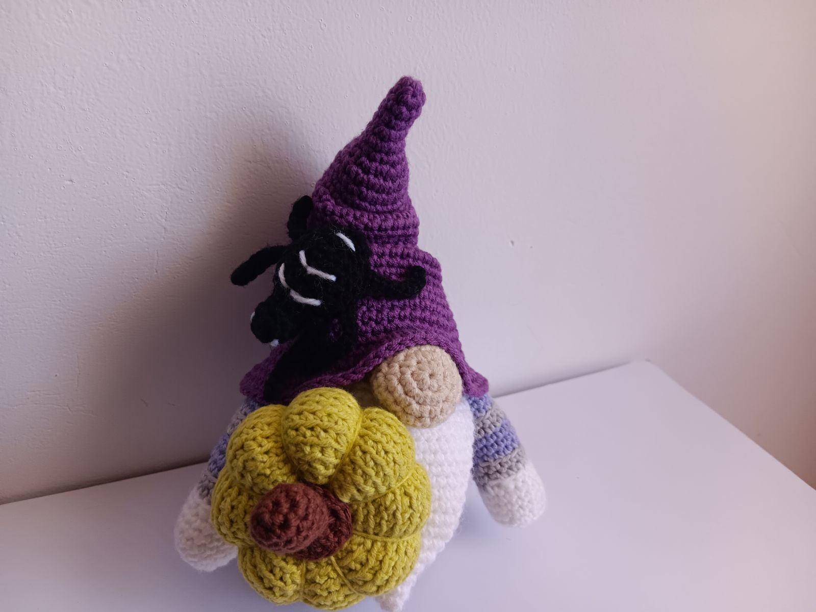 Blog-Inhaltsbild für 'Wichtel häkeln. Kostenlose Häkelanleitung für Kürbis Wichtel'