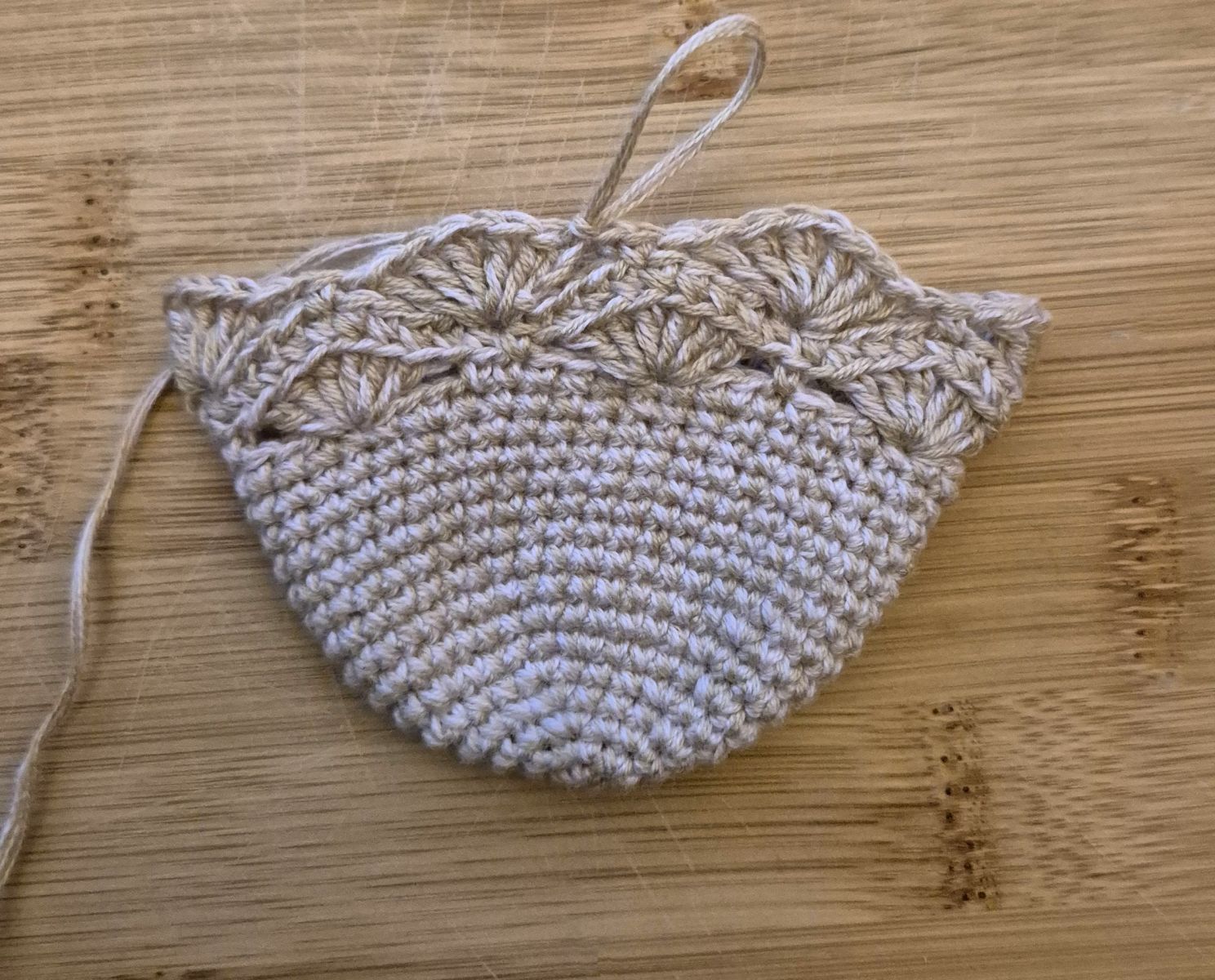 Blog-Inhaltsbild für 'Kostenlose Häkelanleitung Herbstsocken'