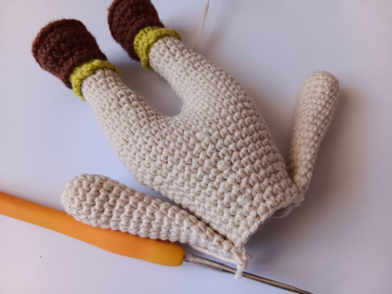 Blog-Inhaltsbild für 'Kostenlose Häkelanleitung für Puppe Coney mit Hasenmütze'