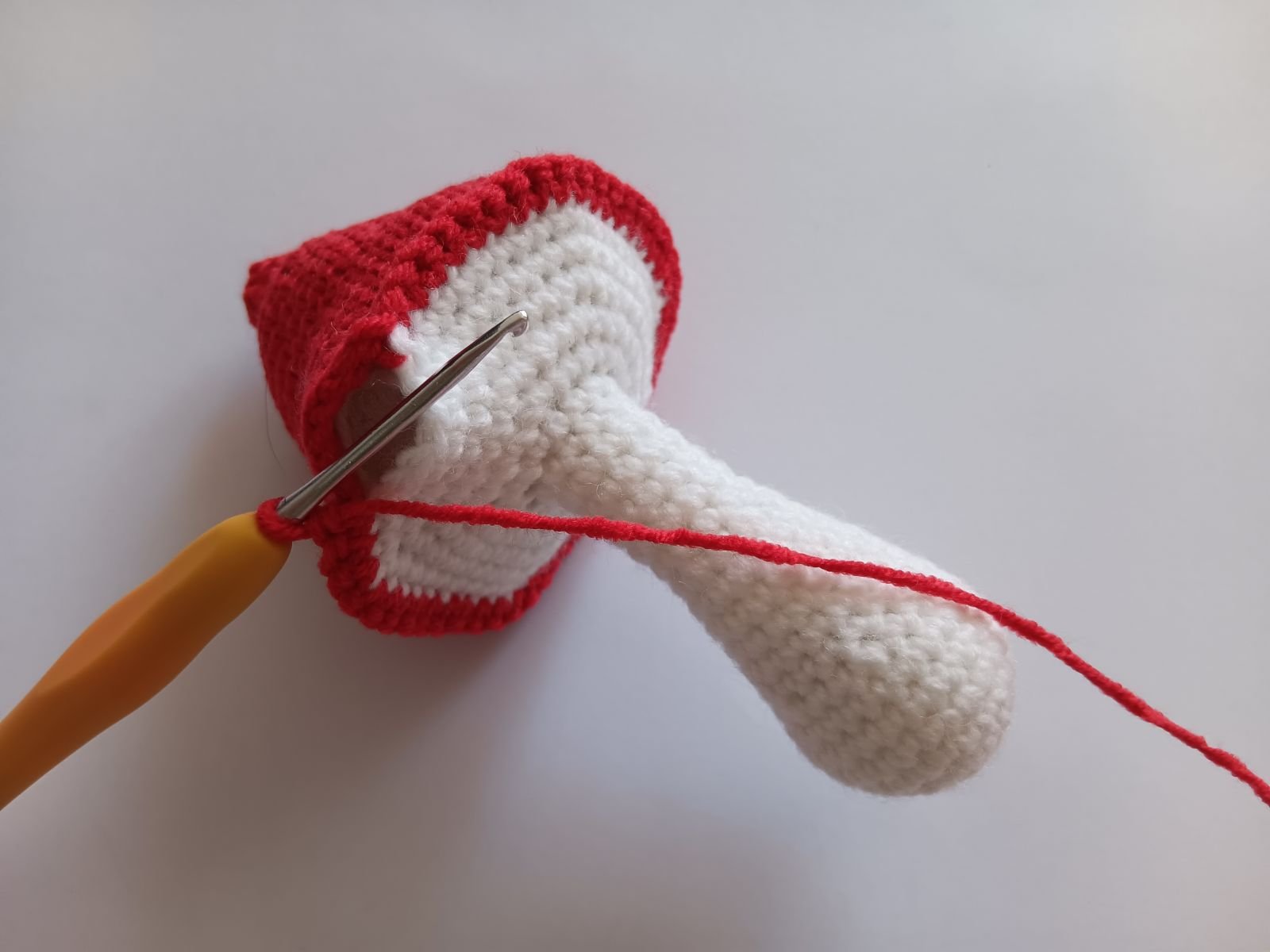 Blog-Inhaltsbild für 'Kostenlose Häkelanleitung für Puppe Coney mit Hasenmütze'