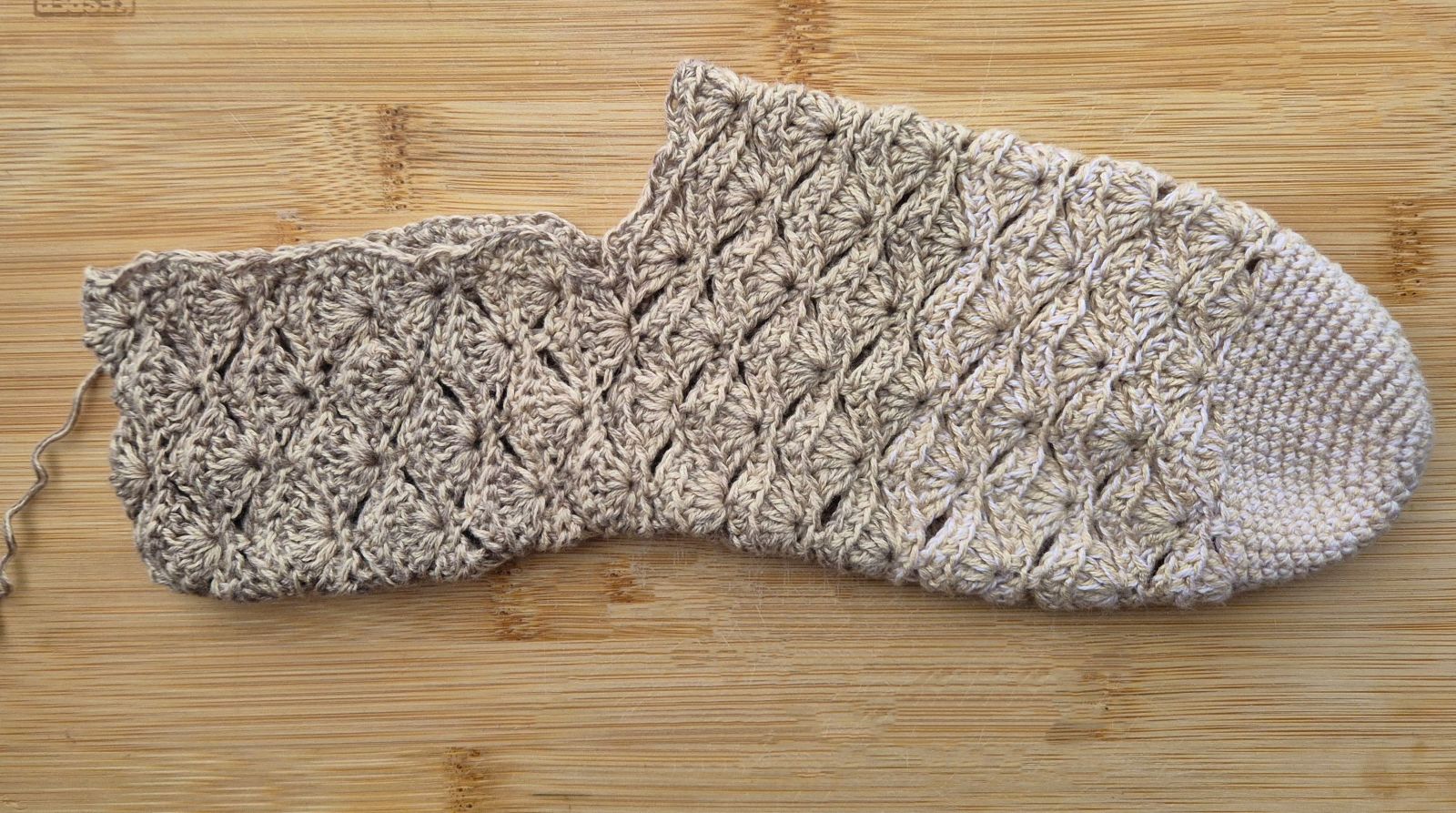 Blog-Inhaltsbild für 'Kostenlose Häkelanleitung Herbstsocken'