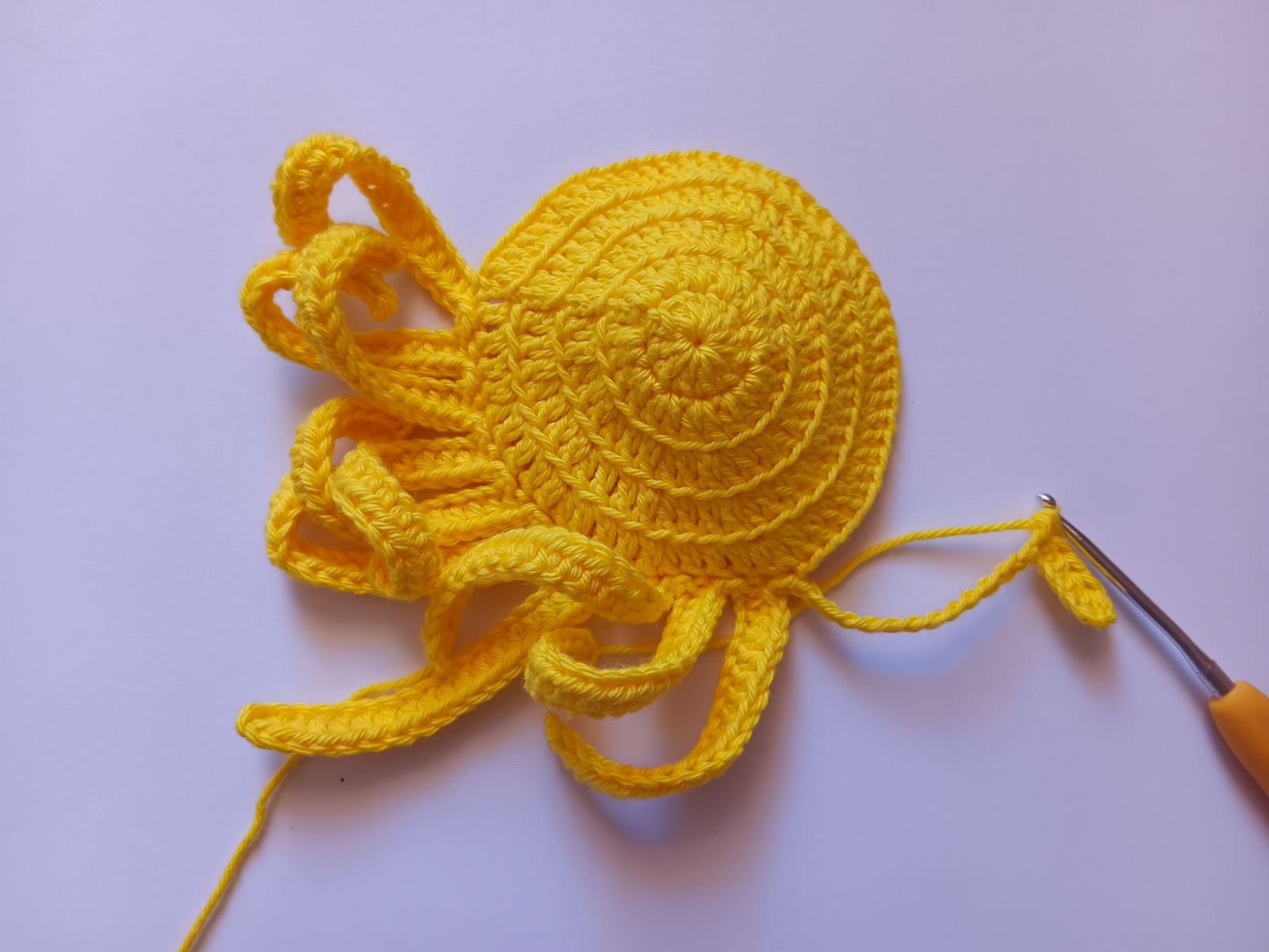 Blog-Inhaltsbild für 'Kostenlose Häkelanleitung für Puppe Coney mit Hasenmütze'