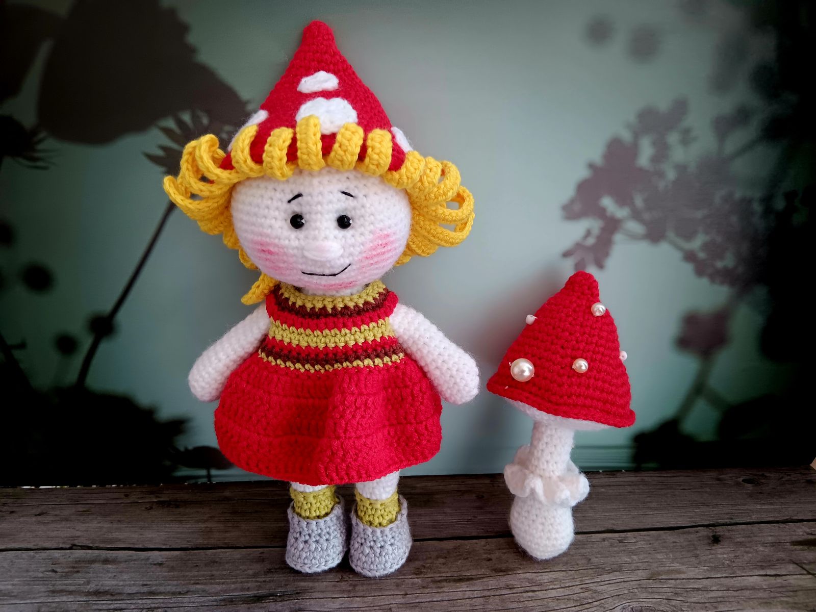 Blog-Inhaltsbild für 'Kostenlose Häkelanleitung für Puppe Coney mit Hasenmütze'