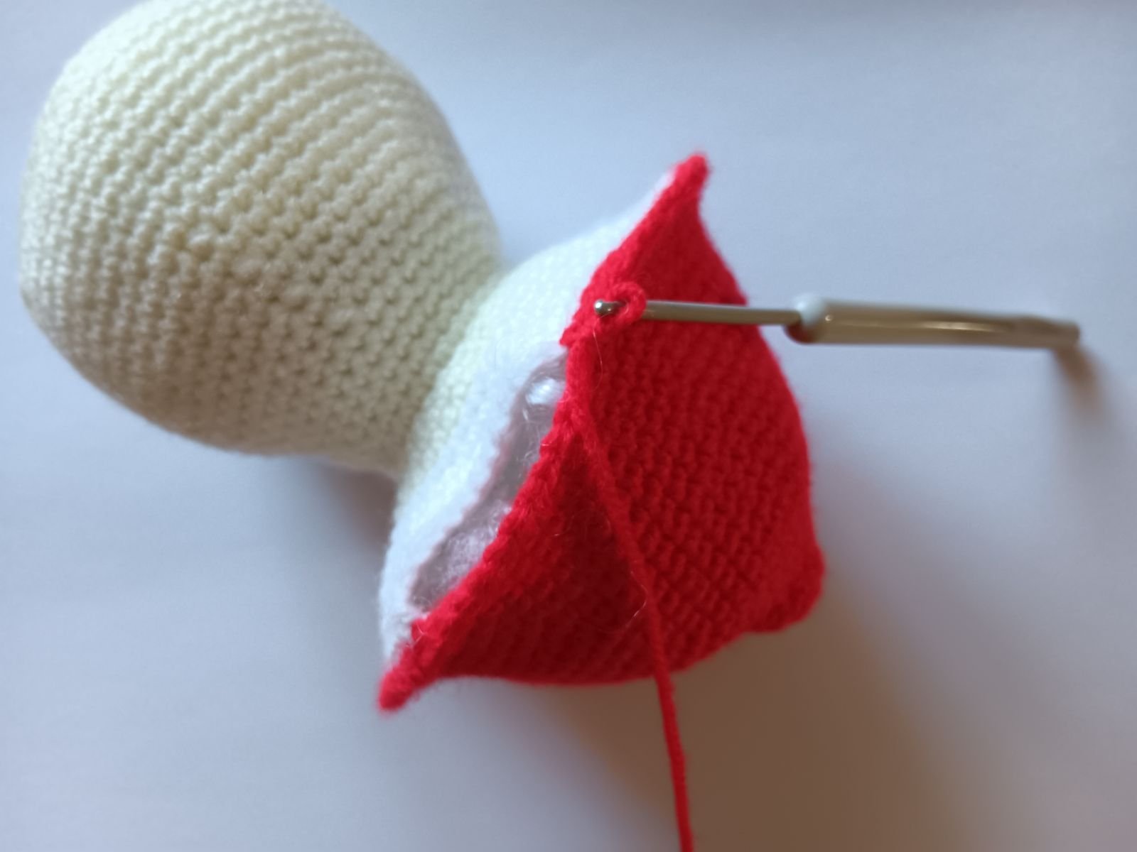 Blog-Inhaltsbild für 'Kostenlose Häkelanleitung für Puppe Coney mit Hasenmütze'