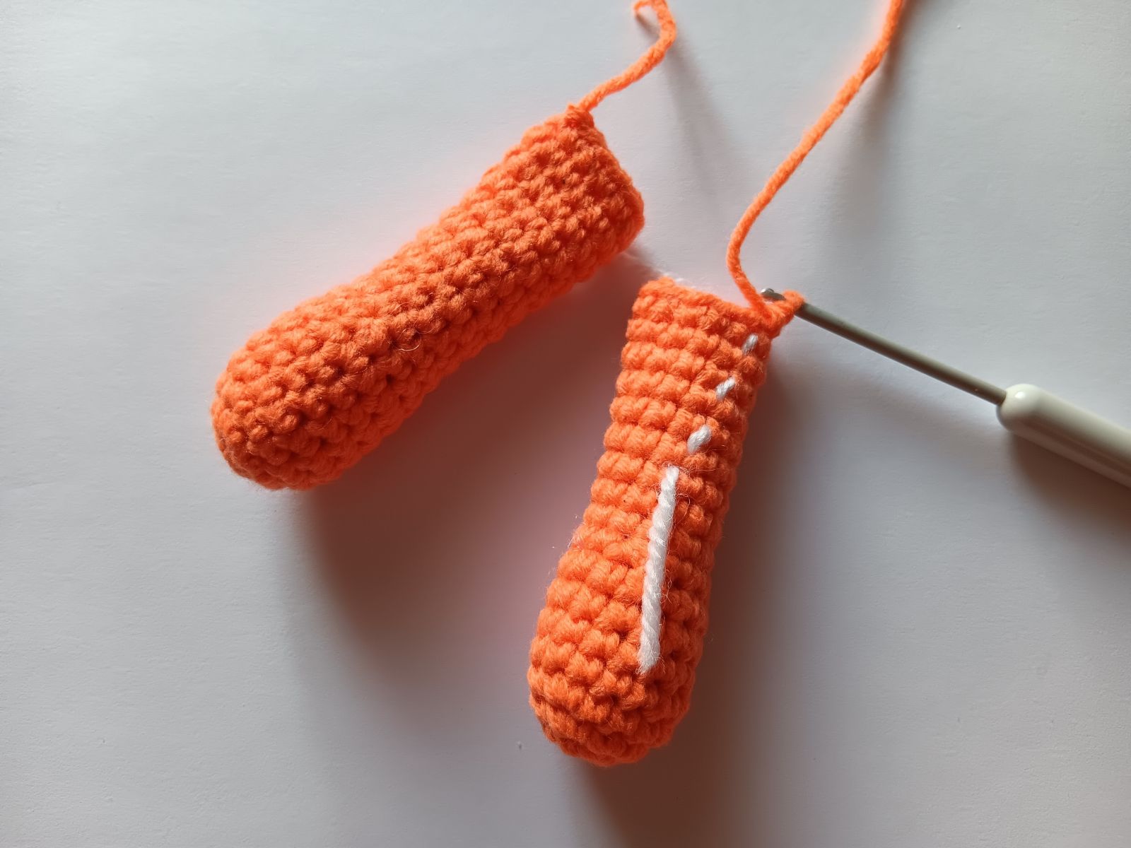 Blog-Inhaltsbild für 'Frosch mit Beuteltasche häkeln. Kostenlose Häkelanleitung'