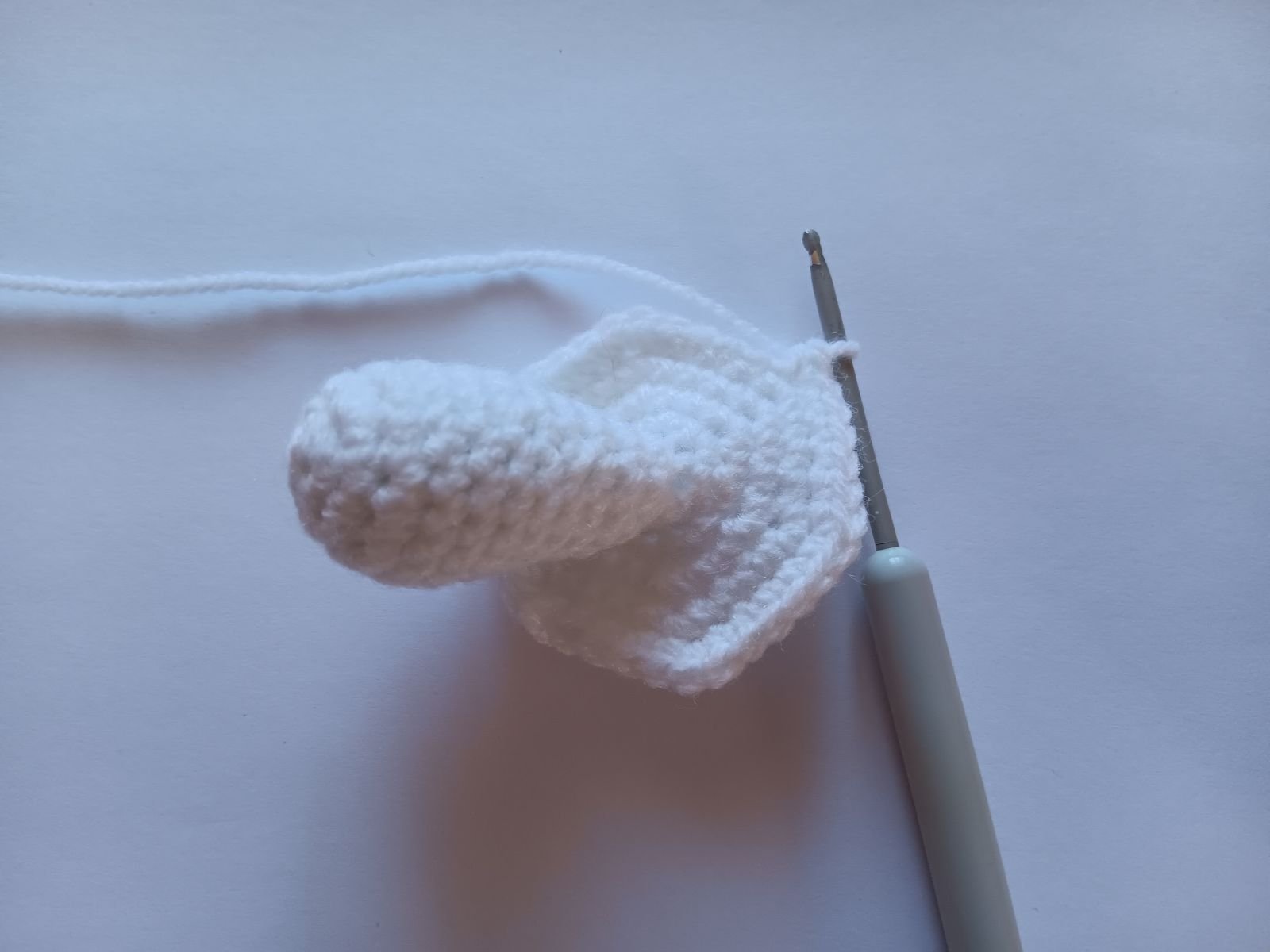 Blog-Inhaltsbild für 'Kostenlose Häkelanleitung für Puppe Coney mit Hasenmütze'