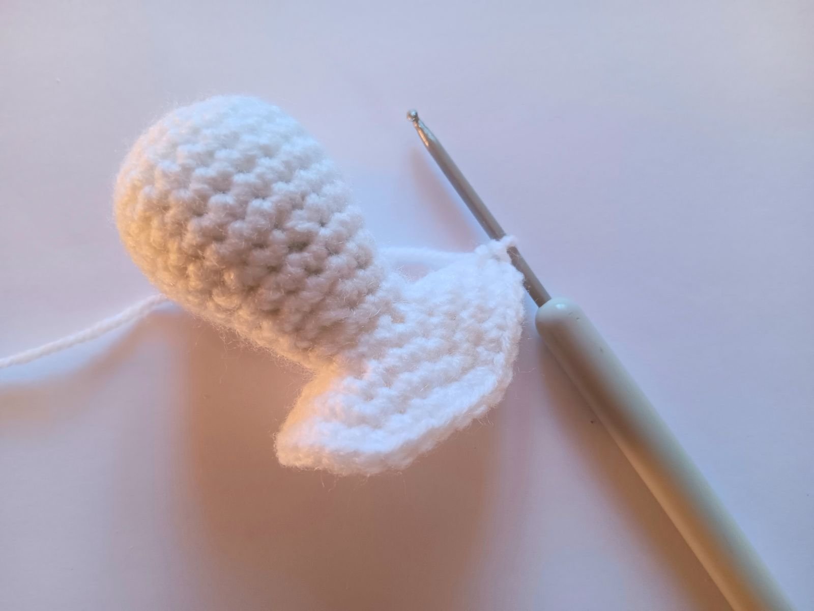 Blog-Inhaltsbild für 'Kostenlose Häkelanleitung für Puppe Coney mit Hasenmütze'