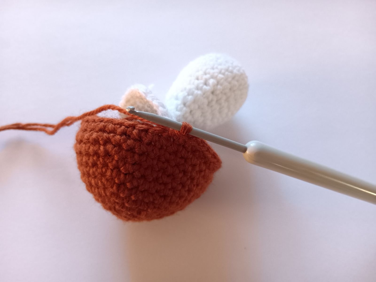 Blog-Inhaltsbild für 'Tiere häkeln. Kostenlose Anleitung für Eichhörnchen'