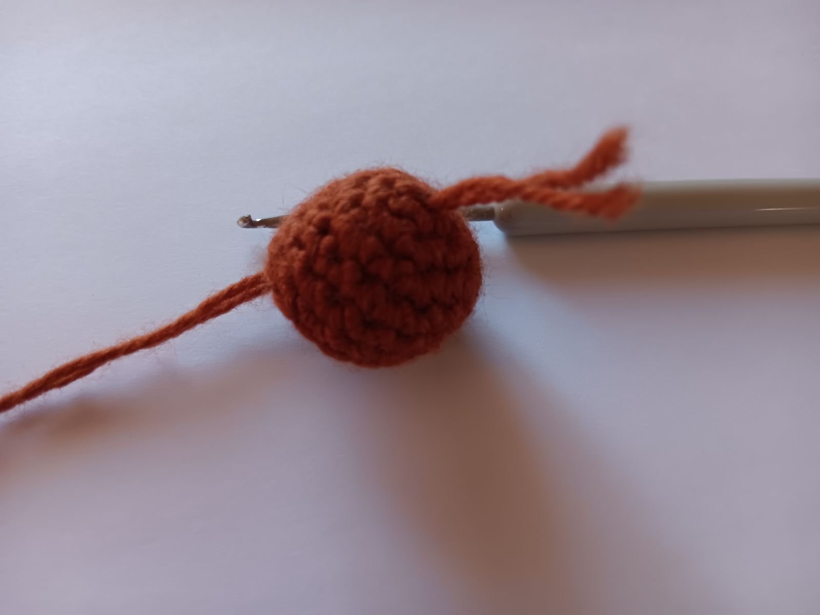 Blog-Inhaltsbild für 'Kostenlose Häkelanleitung für Eichel Babyschuhe'