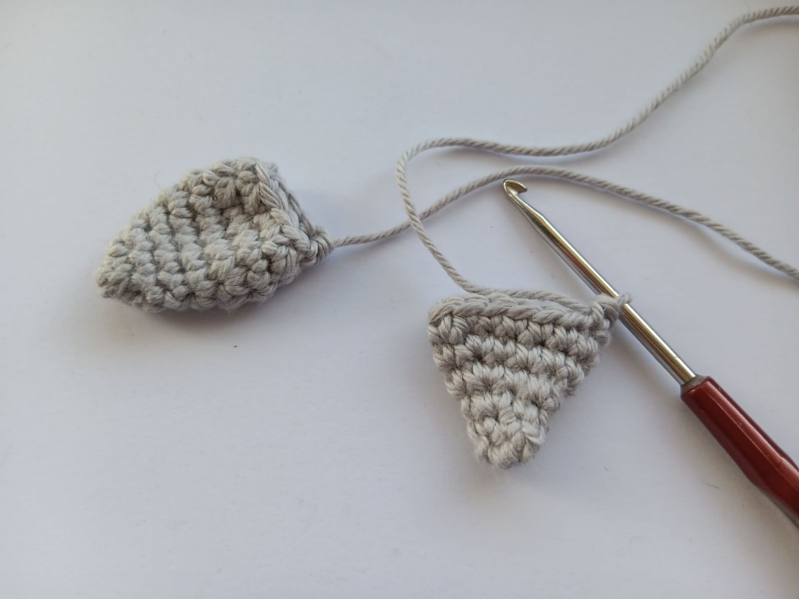 Blog-Inhaltsbild für 'Pilzpuppe häkeln. Kostenlose Häkelanleitung für Fliegenpilzpuppe'