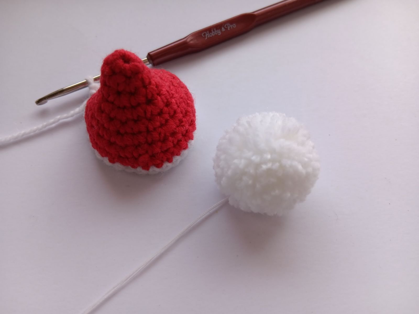 Blog-Inhaltsbild für 'Pilzpuppe häkeln. Kostenlose Häkelanleitung für Fliegenpilzpuppe'