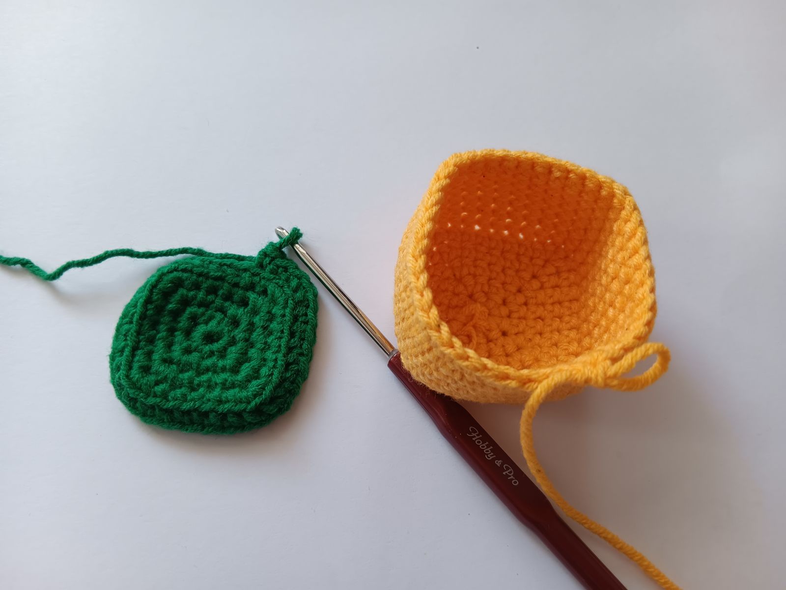 Blog-Inhaltsbild für 'Wichtel häkeln. Kostenlose Häkelanleitung für Karottenwichtel'